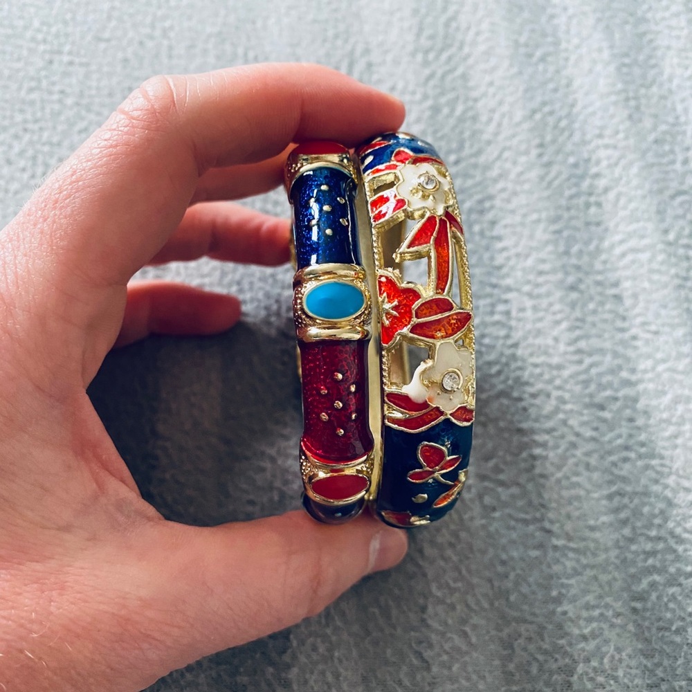 Two enamel hinged bangle bracelets - Picture 2 of 10